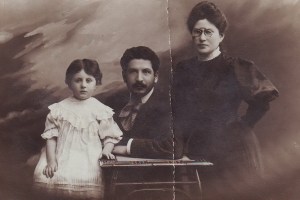 Рувим Мицкун с женой Еленой Мицкун (Лясс) и дочерью Сильвой.