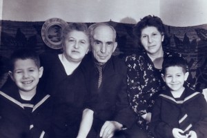 1954 г. Лидия Мицкун приехала в гости в Москву к старшей сестре Сильве.
