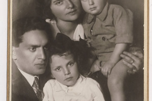 Наталия Михайловна Цырлова - дочь Евы Лясс и Михаила Либера (Гольдмана). Около 1935 года.