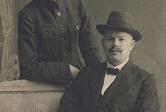 Ефим Лясс с сыном Мироном. Сентябрь 1917 г.
